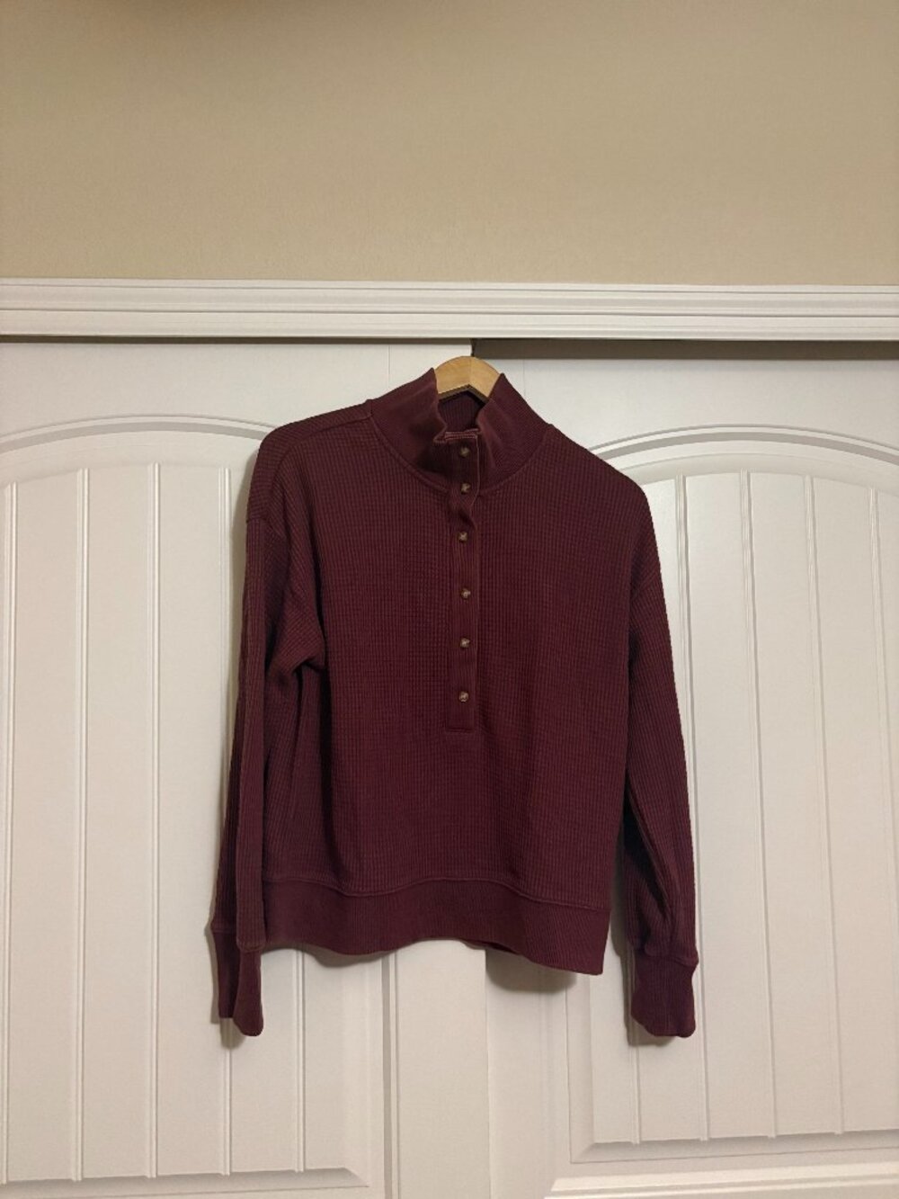 L.L. Bean Women's Sunwashed Waffle Top Mockneck Henley Small Fig Maroon NWT NEW